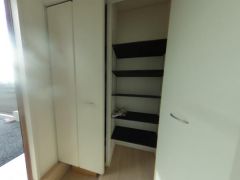 気持ちよく家族を迎えられる玄関収納付き