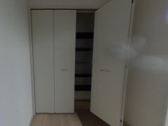 気持ちよく家族を迎えられる玄関収納付き