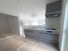 料理をしながら会話を楽しめる対面キッチン