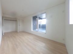 寝室・子供部屋に最適な明るい洋室