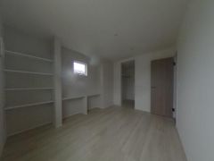 寝室・子供部屋に最適な明るい洋室