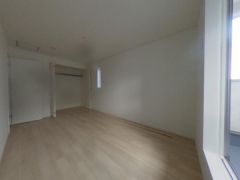 寝室・子供部屋に最適な明るい洋室