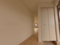 気持ちよく家族を迎えられる玄関収納付き