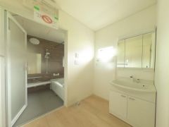収納力と機能性にすぐれた洗面台