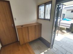 全床リフォーム済みでキレイな廊下